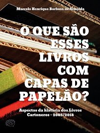 O Que São Esses Livros Com Capas De Papelão? tem como objetivo apresentar como os Livros Cartoneros surgiram e como se manifestam em diferentes partes.